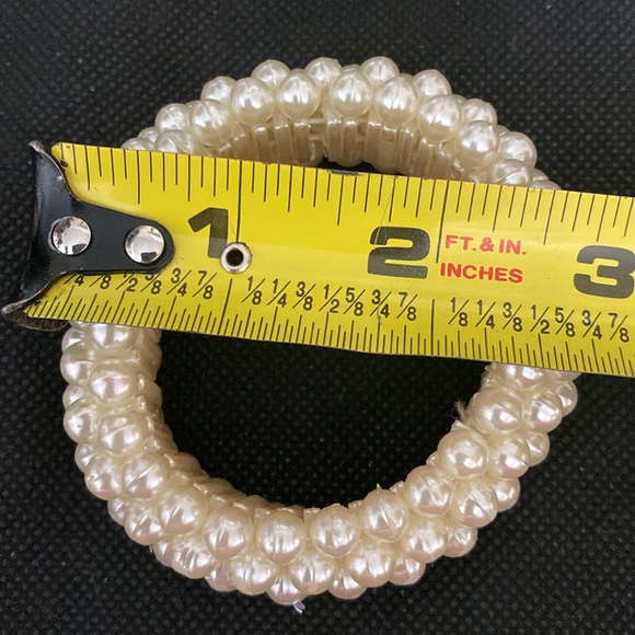 Vintage 1” expandable mixed pearl bracelet/cuff - Picture 4 of 7